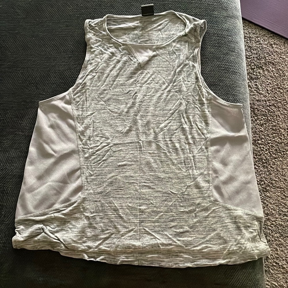 Champion workout tank with side ventilation